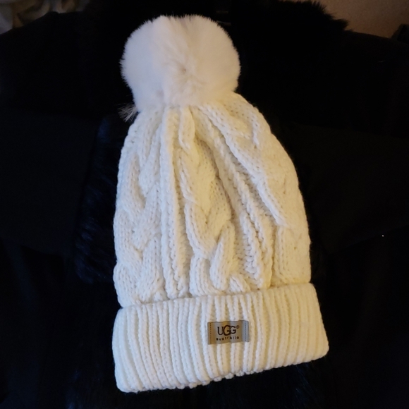 UGG HAT AND INFINITY SCARF SET NEW - Picture 4 of 5